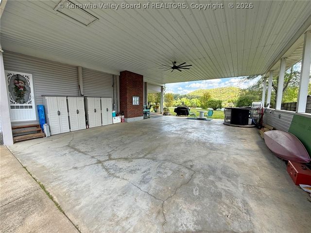 16 Christy Lane, Winfield, WV 25213