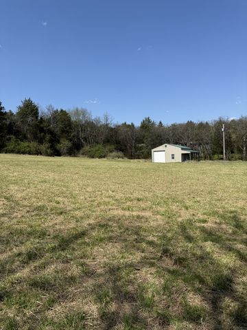 855 Lick Creek Rd, Hartsville, TN 37074