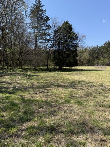 855 Lick Creek Rd, Hartsville, TN 37074