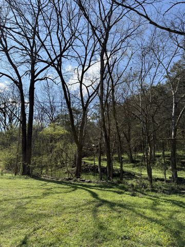 855 Lick Creek Rd, Hartsville, TN 37074