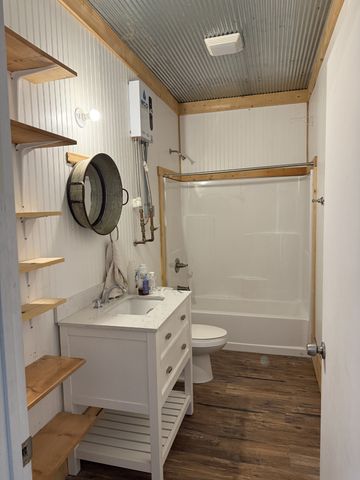 855 Lick Creek Rd, Hartsville, TN 37074