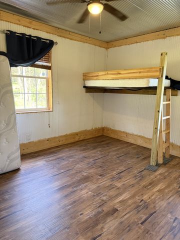 855 Lick Creek Rd, Hartsville, TN 37074