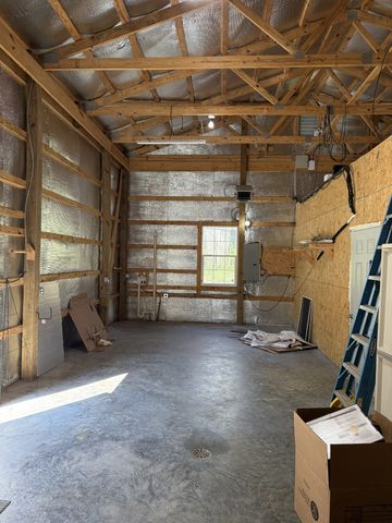 855 Lick Creek Rd, Hartsville, TN 37074