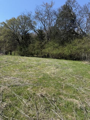 855 Lick Creek Rd, Hartsville, TN 37074