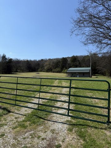 855 Lick Creek Rd, Hartsville, TN 37074