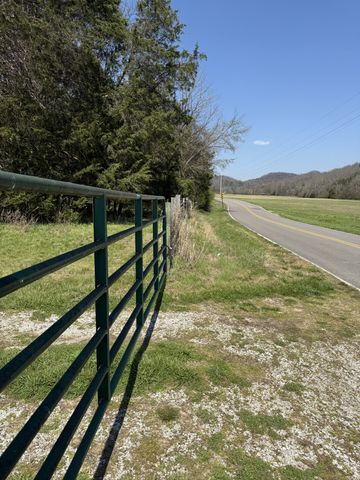 855 Lick Creek Rd, Hartsville, TN 37074