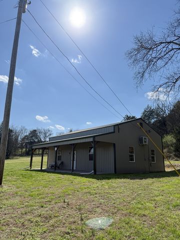 855 Lick Creek Rd, Hartsville, TN 37074