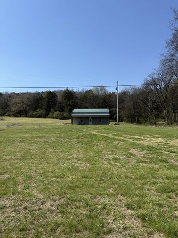 855 Lick Creek Rd, Hartsville, TN 37074