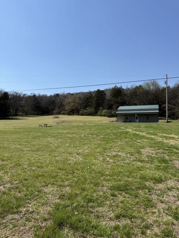 855 Lick Creek Rd, Hartsville, TN 37074