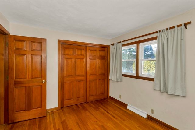 30 Llewellyn Dr, Westfield, MA 01085