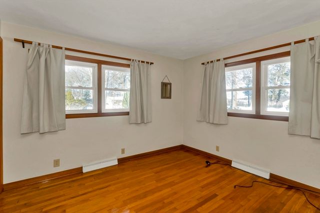 30 Llewellyn Dr, Westfield, MA 01085