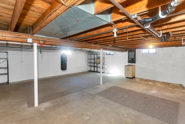 30 Llewellyn Dr, Westfield, MA 01085