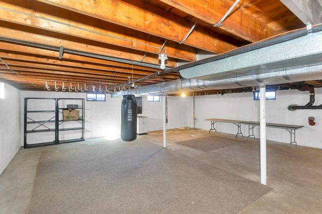 30 Llewellyn Dr, Westfield, MA 01085