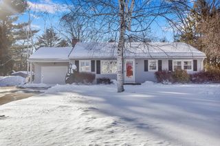 30 Llewellyn Dr, Westfield, MA 01085