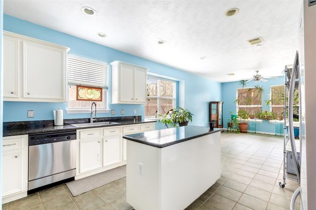 3504 Oak Landing, Conroe, TX 77304