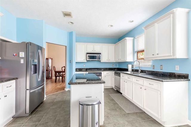 3504 Oak Landing, Conroe, TX 77304