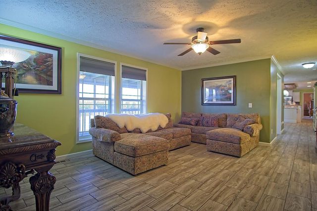 6963 County Road 1940, Pomona, MO 65789