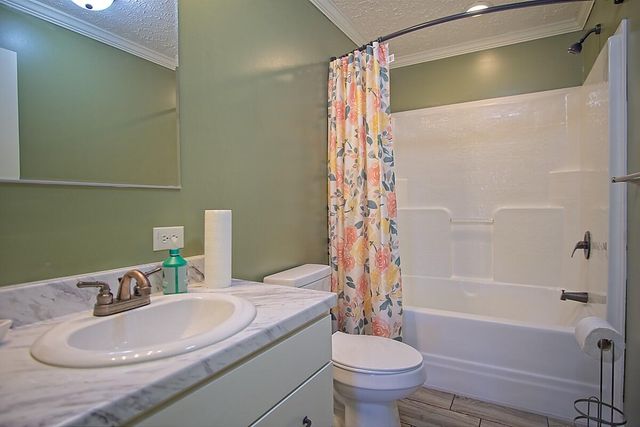 6963 County Road 1940, Pomona, MO 65789