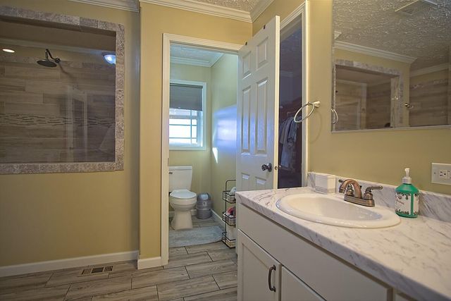 6963 County Road 1940, Pomona, MO 65789