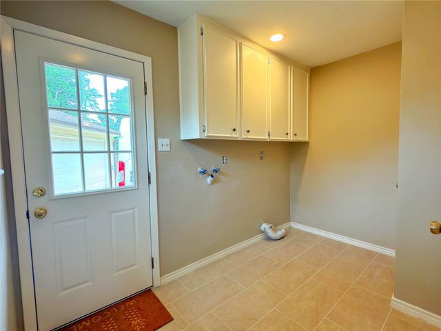 1806 Southwood Drive, Woodbranch, TX 77357