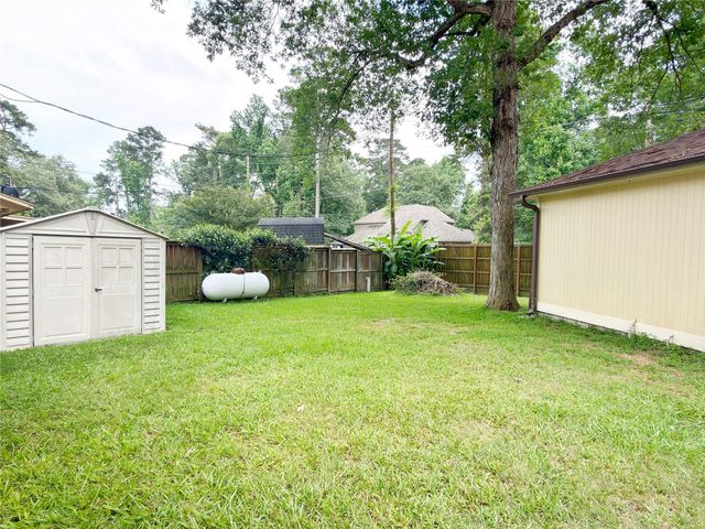1806 Southwood Drive, Woodbranch, TX 77357