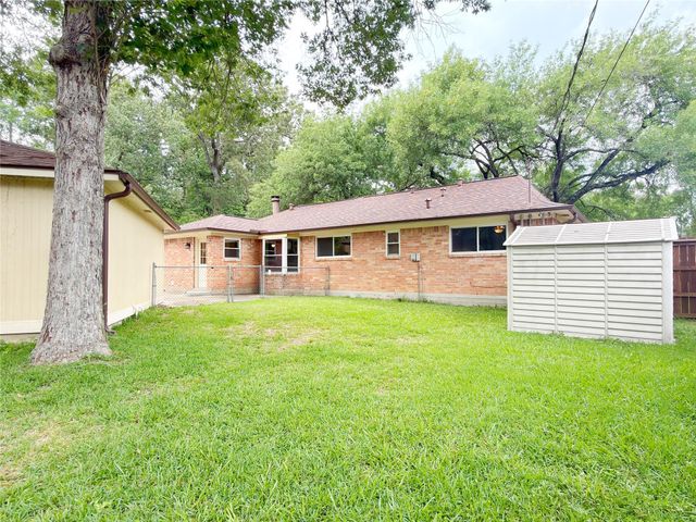 1806 Southwood Drive, Woodbranch, TX 77357