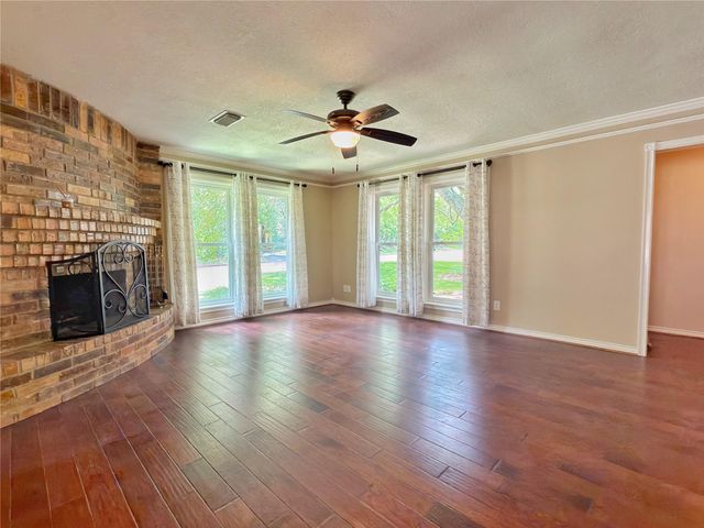 1806 Southwood Drive, Woodbranch, TX 77357