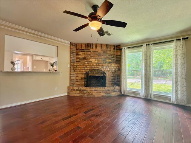 1806 Southwood Drive, Woodbranch, TX 77357