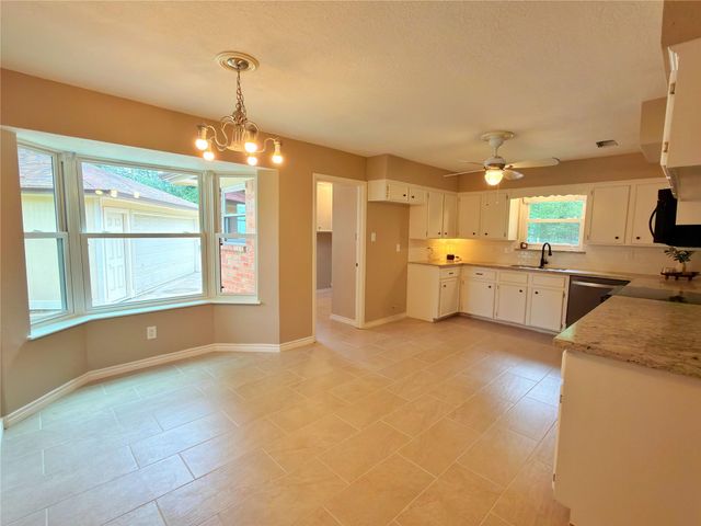 1806 Southwood Drive, Woodbranch, TX 77357