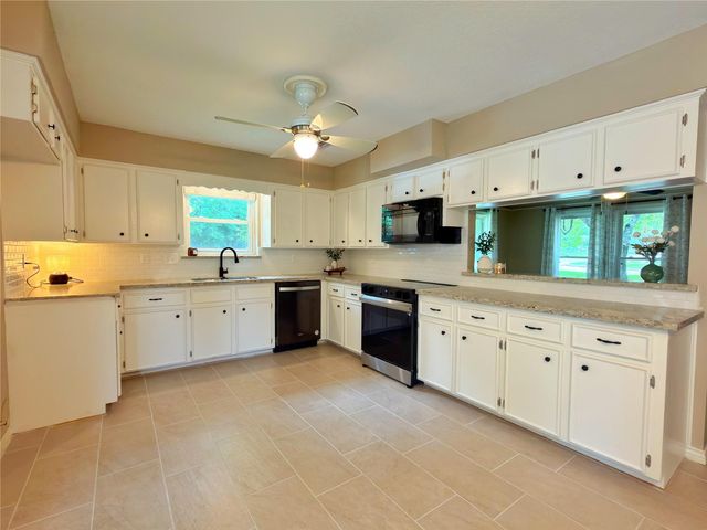 1806 Southwood Drive, Woodbranch, TX 77357