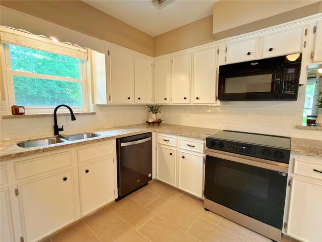 1806 Southwood Drive, Woodbranch, TX 77357