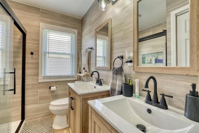 420 Scott AVENUE, Waukesha, WI 53186