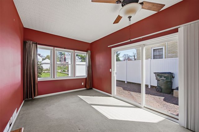 330 Crescent Street SE, Cedar Rapids, IA 52403