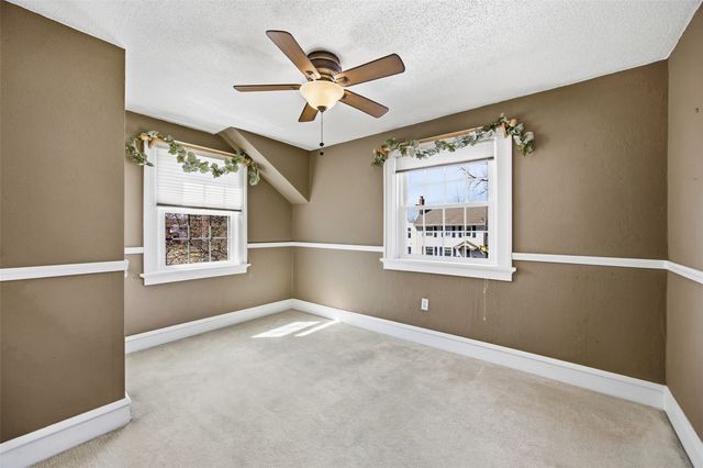 330 Crescent Street SE, Cedar Rapids, IA 52403