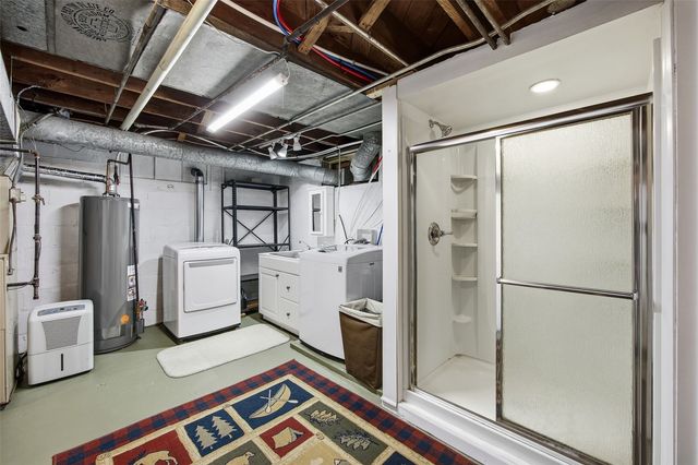 330 Crescent Street SE, Cedar Rapids, IA 52403