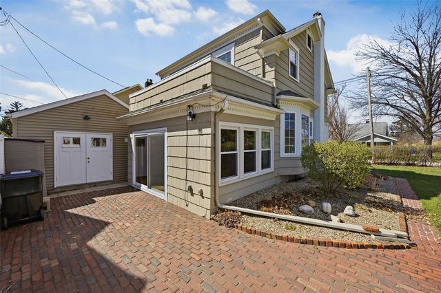 330 Crescent Street SE, Cedar Rapids, IA 52403