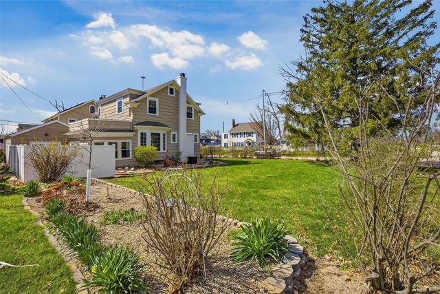 330 Crescent Street SE, Cedar Rapids, IA 52403