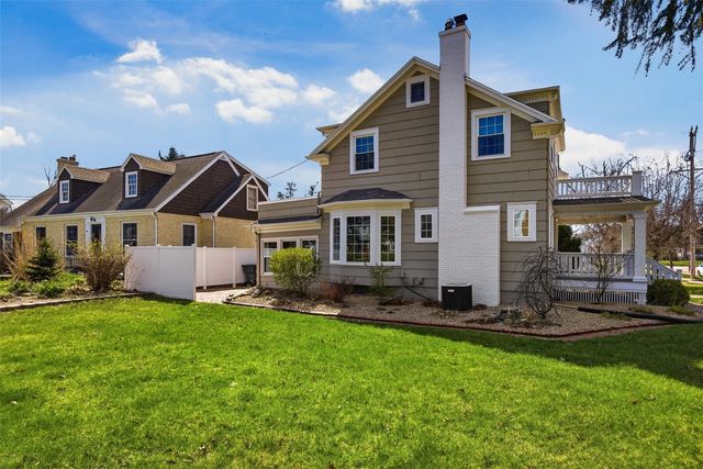 330 Crescent Street SE, Cedar Rapids, IA 52403