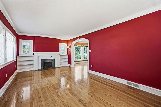 330 Crescent Street SE, Cedar Rapids, IA 52403