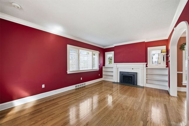 330 Crescent Street SE, Cedar Rapids, IA 52403