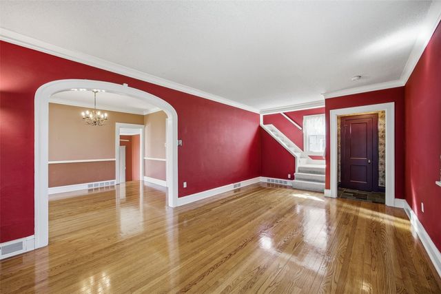 330 Crescent Street SE, Cedar Rapids, IA 52403