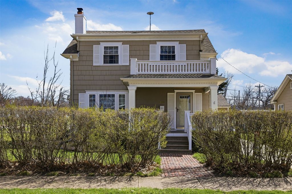 330 Crescent Street SE, Cedar Rapids, IA 52403