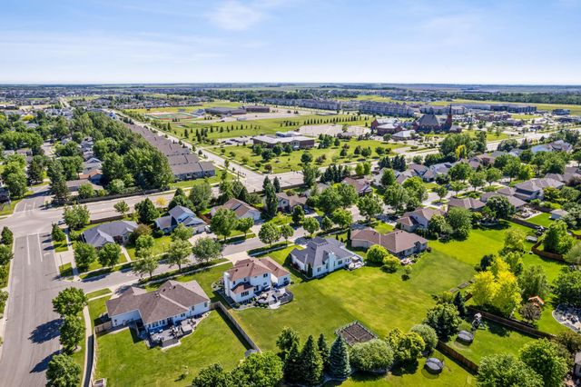 5144 Rose Creek Parkway S, Fargo, ND 58104