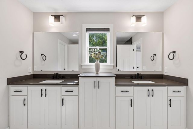 7400 Agate Trail, Inver Grove Heights, MN 55077