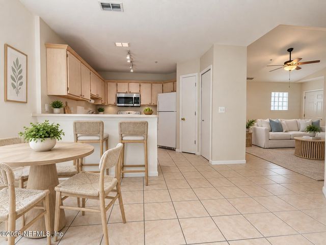 1655 THE GREENS Way 3024, Jacksonville Beach, FL 32250