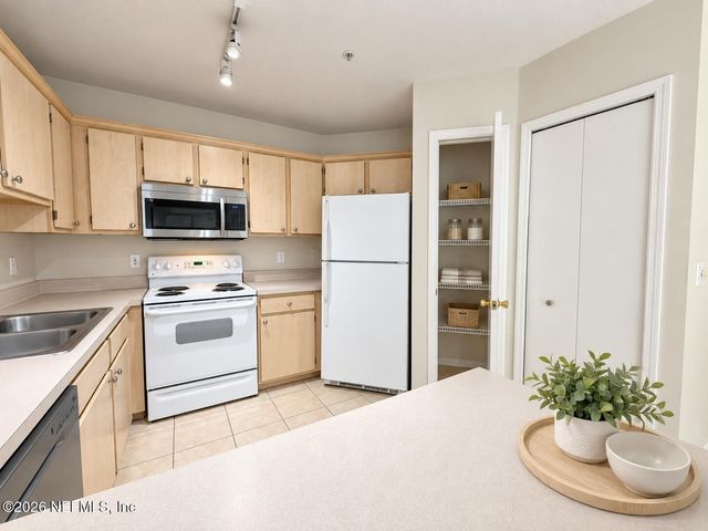 1655 THE GREENS Way 3024, Jacksonville Beach, FL 32250