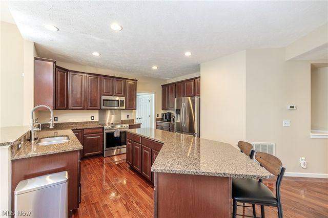 9011 Moss Pointe Circle, Olmsted Twp, OH 44138