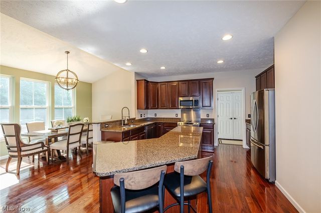9011 Moss Pointe Circle, Olmsted Twp, OH 44138