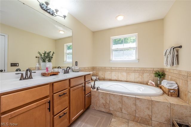 9011 Moss Pointe Circle, Olmsted Twp, OH 44138