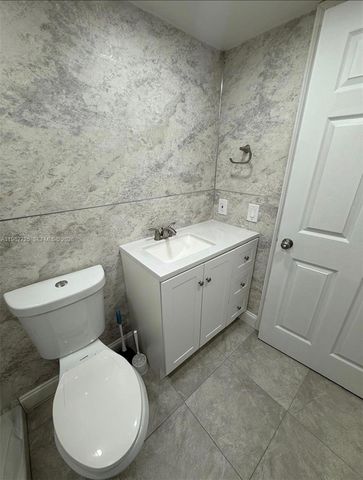 18870 NW 57th Ave 101, Hialeah, FL 33015